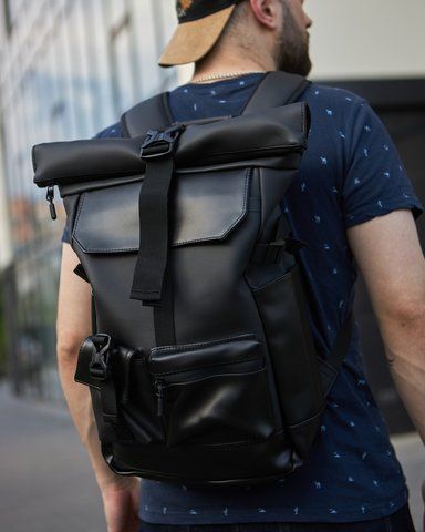 Стильний та практичний рюкзак ролтоп для ноутбука Rolltop для подорожей чорного кольору з екошкіри 1881216703 фото